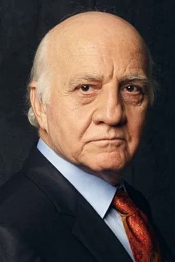 Altan Akışık — Turkish TV actor photo