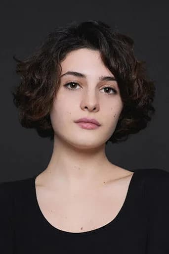 Asude Kalebek — Türk dizi oyuncusu fotoğrafı