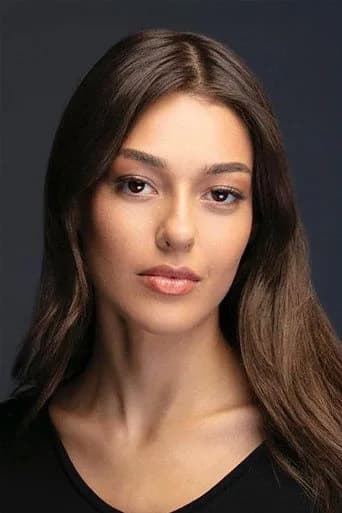 Dilan Çiçek Deniz بدور Ebru في الحلوات الصغيرات الكاذبات