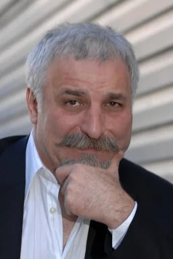 Hasan Kaçan بدور Herodot Cevdet في إكمك تكنسي