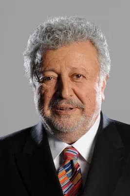 Metin Akpınar as Hasmet in Love Doesn't Understand Words