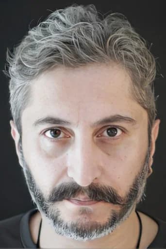 İhsan İlhan بدور Yasar في السد