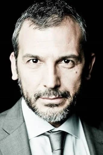 Mesut Özkeçeci بدور Şahin Altındağ في أراميزدا كالسِن