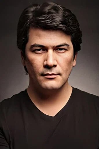 Vatan Şaşmaz as Engin in Children Shouldn't Hear