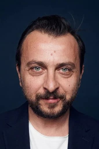 Ali Atay بدور Savcı Selim Kara في الصيف الأخير