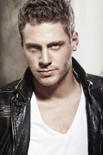 Ali Yörenç — Turkish TV actor photo