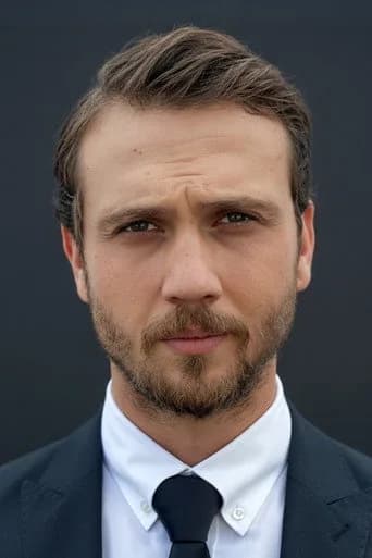 Aras Bulut İynemli — Turkish TV actor photo