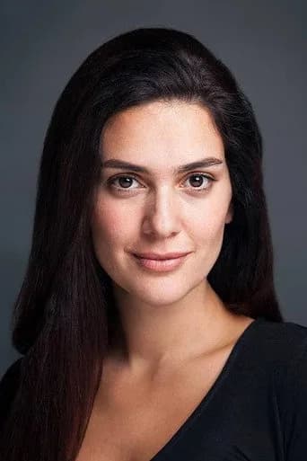 Bergüzar Korel as Sherazade Evliyaoğlu in 1001 Nights