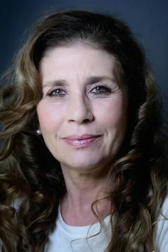Betül Aşçıoğlu as Sabriye Güneşli Avcı in Üvey Baba