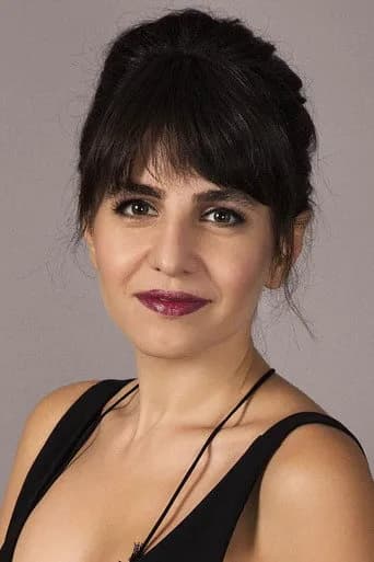Bihter Dinçel بدور Nazan Koçak في غنيش آيله