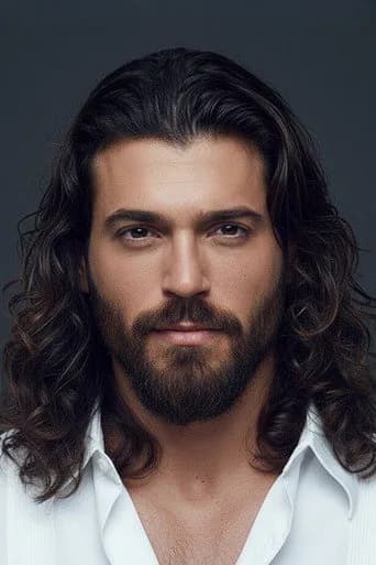 صورة الممثل التركي Can Yaman