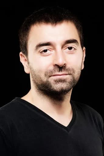 Cem Uslu بدور Metin في الحفرة