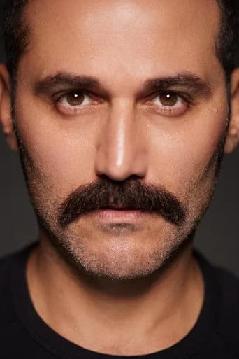 Cengiz Okuyucu بدور Ahmet Tunalı في الصيف الأخير