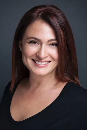 Ceyda Düvenci as Kraliçe Sion in The Prince