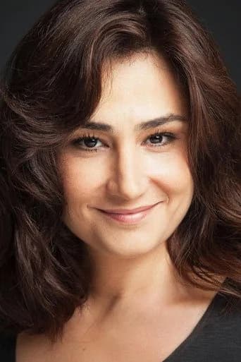 Devin Özgür Çınar — Türk dizi oyuncusu fotoğrafı