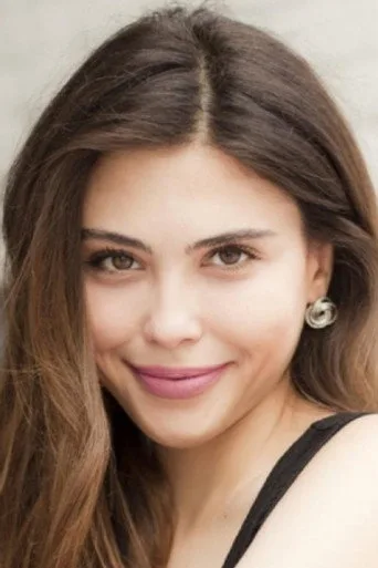 صورة الممثل التركي Dilara Aksüyek