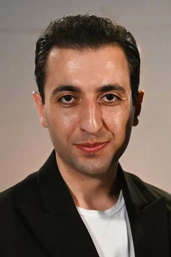 Doğukan Polat بدور Mansur (Aşık) في العهد