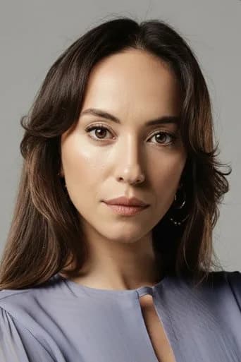 Duygu Sarışın بدور Sahika Soyluhan Karaca في أنا ليمان