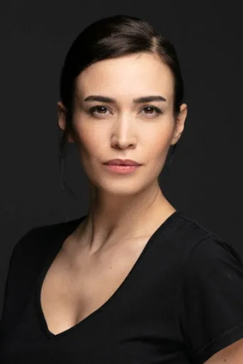 Ecem Özkaya — Turkish TV actor photo