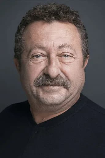 صورة الممثل التركي Erkan Can