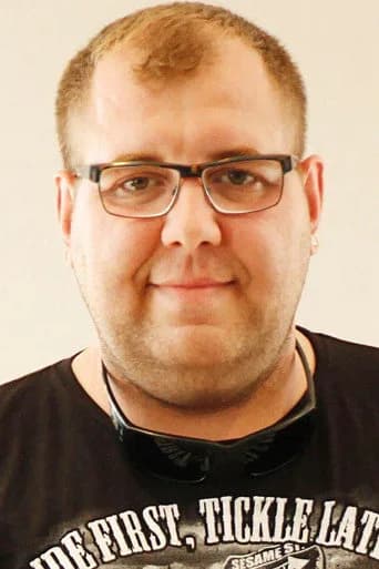 Ferdi Kurtuldu بدور Onb. Gökhan Sırım/Jumbo Gökhan/Şişik Gökhan في أمر القائد