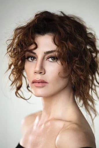 Gökçe Bahadır — Türk dizi oyuncusu fotoğrafı