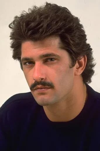 Kenan Kalav بدور Kamran في جاليكوشو