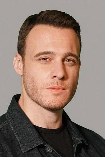 صورة الممثل التركي Kerem Bürsin