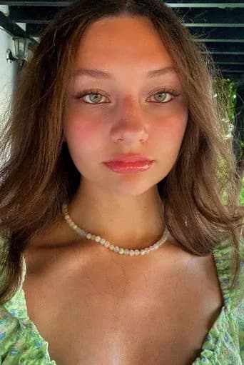 صورة الممثل التركي Lara Aksüt
