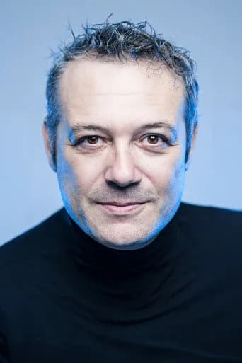 Levent Üzümcü بدور Cem Onaran في أفروبا ياكاسي