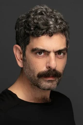 Mehmet Ali Nuroğlu بدور Kaan Yontar في القروية الجميلة