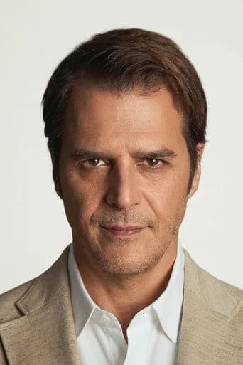 Mehmet Günsür — Turkish TV actor photo