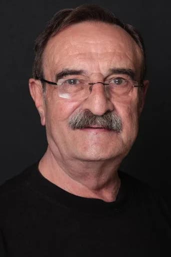 Metin Coşkun بدور Süleyman Tunç في نبضات قلب