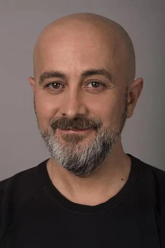 Murat Garipağaoğlu بدور Sermet في لعبة الصمت