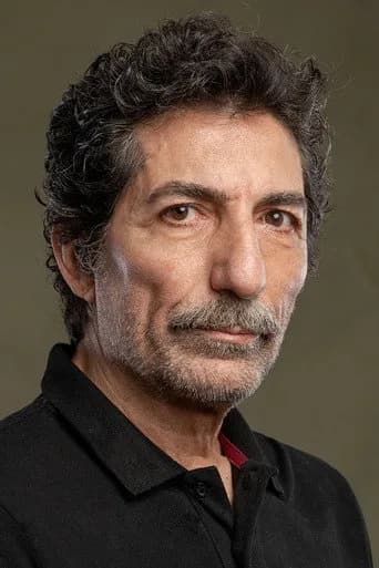 Mustafa Uğurlu بدور Yusuf Müdür في في الداخل