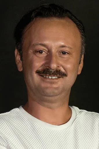 Orçun Kaptan بدور Atğm. Kerim Dönmez في أمر القائد