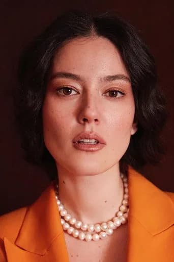 Pelin Akil بدور Nisan Ağazade (Nur Ağazade) في لعبة الصمت