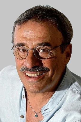 Şevket Altuğ بدور Fikret Aksu في سوبر بابا