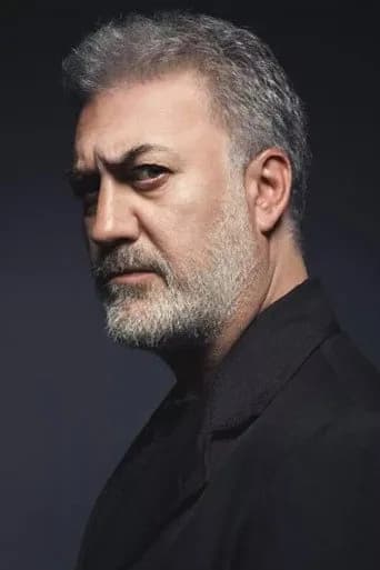 Tamer Karadağlı as Doktor Selçuk in Ferhunde Hanımlar