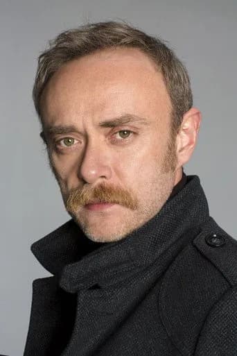 Tansu Biçer as Başkomiser Kemal in Stiletto Vendetta