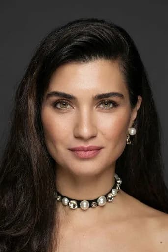Tuba Büyüküstün — Türk dizi oyuncusu fotoğrafı