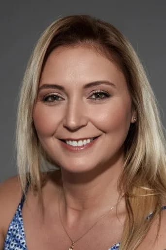 Tuna Arman as Manolya Şen in Çiçek Taksi