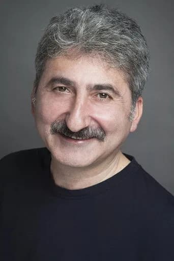 Tuna Orhan — Türk dizi oyuncusu fotoğrafı