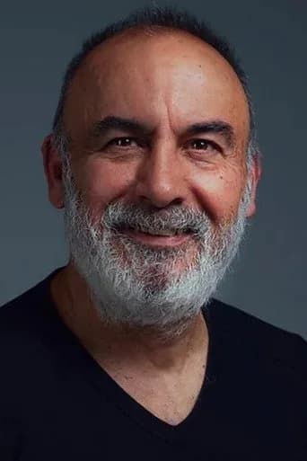 Yaşar Üzer as Arif'in Babası in Woman