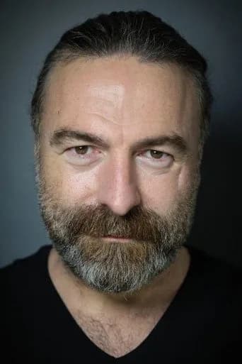 Yıldırım Beyazıt as Ali in Under the Trees