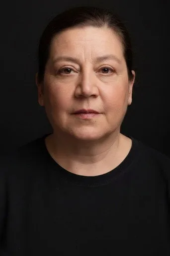 Zerrin Epikmen بدور Bahriye Topçuoğlu في الاباء يسمعون من الاخر