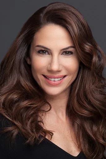 Zeynep Beşerler as Aslı Karakaş in Under the Trees