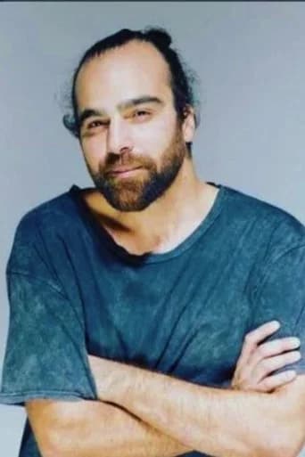 Ömür Özdemir بدور Hikmet Soğancı في القروية الجميلة
