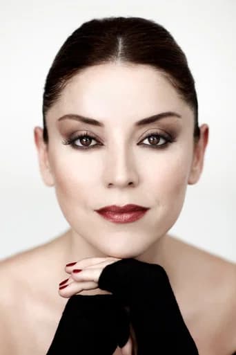 Aşkın Nur Yengi as Fikriye Hanim in Liberation