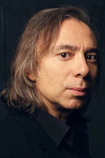 Tunca Aydoğan as Kürşat Açık/Hakan Güneş in Yılan Hikayesi